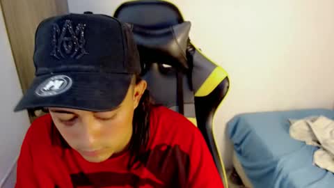 Snapshot of tatannn_ chatting on 11-15-25, 04:47 T A T A N online show from 11-15-25, 04:47