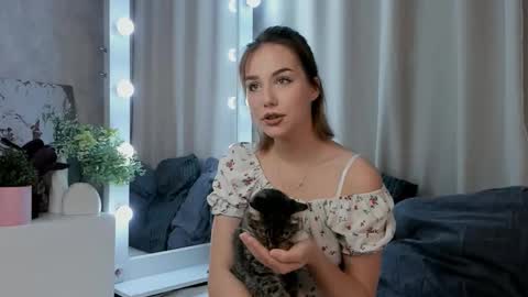 Snapshot of tate_angel chatting on 09-17-25, 06:42 Tate online show from 09-17-25, 06:42