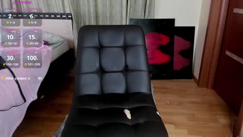 Snapshot of tate_west chatting on 01-23-25, 05:10 Lizzy online show from 01-23-25, 05:10