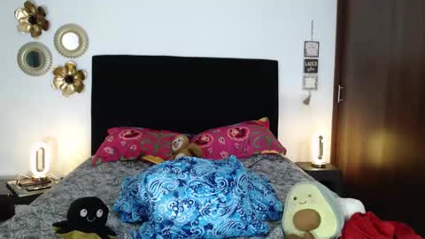 tatiana_monteros online show from 10-21-25, 11:38