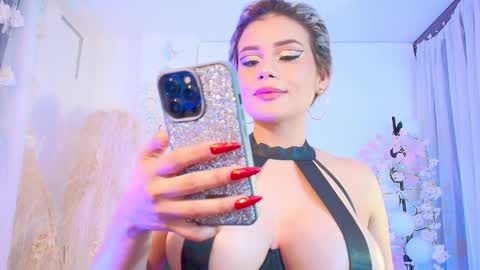 Snapshot of tatiana_ruiiz chatting on 01-22-25, 05:59 Tatiana online show from 01-22-25, 05:59