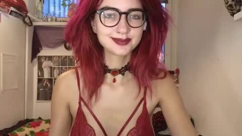 Snapshot of tatianaromanova chatting on 10-21-25, 03:35 Tatiana online show from 10-21-25, 03:35