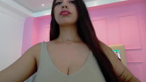 Snapshot of tatilarson chatting on 03-03-25, 12:05  TATI online show from 03-03-25, 12:05