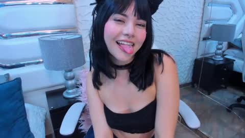 Snapshot of tatilee chatting on 10-15-25, 12:27 tatilee online show from 10-15-25, 12:27