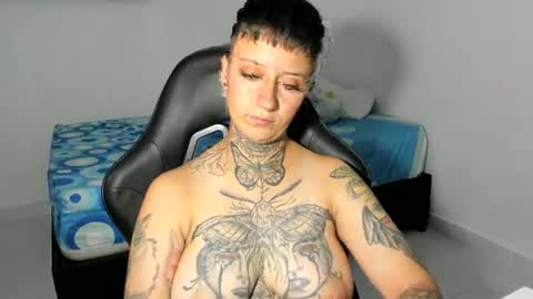 Snapshot of tatoo_girl chatting on 02-17-25, 07:21 jess online show from 02-17-25, 07:21