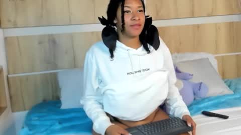 Snapshot of tattaonix chatting on 09-19-25, 06:48 Tattaonix online show from 09-19-25, 06:48