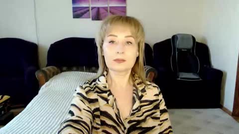 Snapshot of tattease chatting on 05-05-26, 12:57 Tattease online show from 05-05-26, 12:57