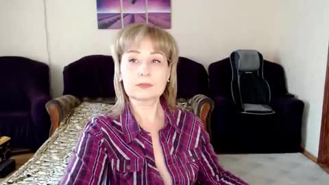 Snapshot of tattease chatting on 05-18-26, 12:44 Tattease online show from 05-18-26, 12:44