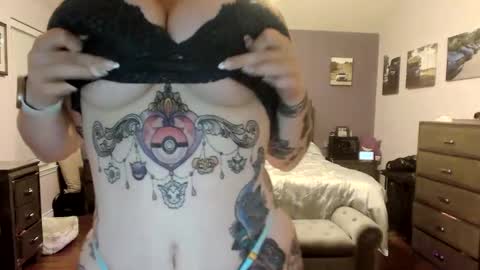 Snapshot of tattedlasirena chatting on 10-06-25, 11:51 La Sirena online show from 10-06-25, 11:51