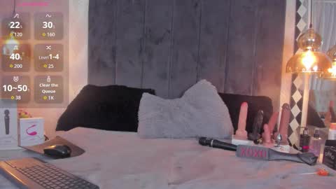 Tatto Fox online show from 09-25-25, 01:04