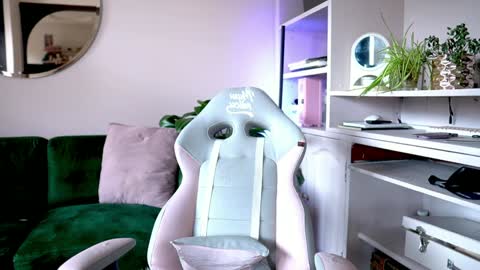 Nathalie Hardy  online show from 02-16-26, 05:20