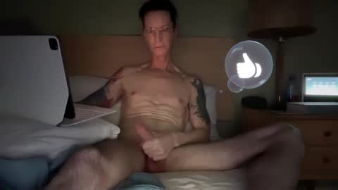 Snapshot of tattooed_love_boy chatting on 01-18-25, 10:06 tattooed love boy online show from 01-18-25, 10:06