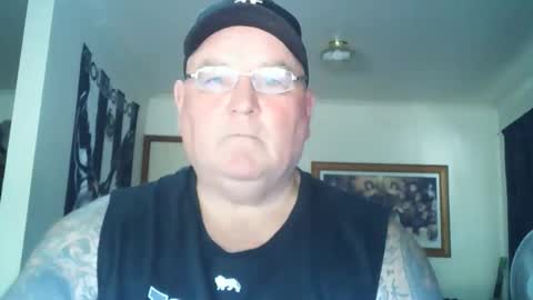Snapshot of tattzsexy chatting on 10-27-25, 12:47 tattzsexy online show from 10-27-25, 12:47