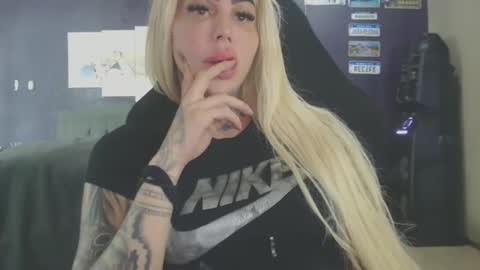 tatuada_safada online show from 12-23-25, 06:33