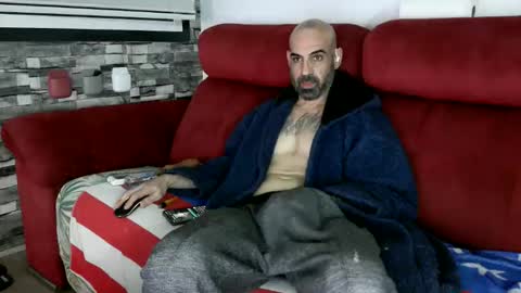 Snapshot of tatuadorhotxxx chatting on 12-14-25, 11:31 Tatuado20cm online show from 12-14-25, 11:31
