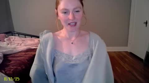 Snapshot of tatum__kahlo chatting on 11-15-25, 12:30 TATUM ALL MY LINKS online show from 11-15-25, 12:30