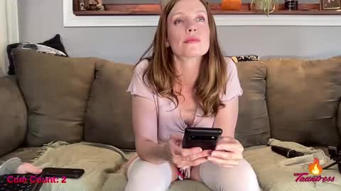 Tauntress online show from 09-28-25, 07:52