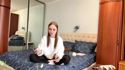 Elvi online show from 04-25-26, 02:14