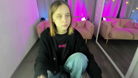 Snapshot of taya_grey chatting on 11-12-25, 01:00 Taya online show from 11-12-25, 01:00