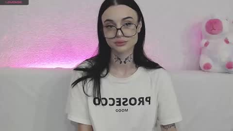 Taya online show from 10-20-25, 05:02