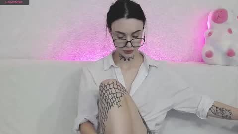 Snapshot of tayaavis chatting on 11-15-25, 06:04 Taya online show from 11-15-25, 06:04