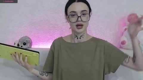 Snapshot of tayaavis chatting on 11-17-25, 05:08 Taya online show from 11-17-25, 05:08