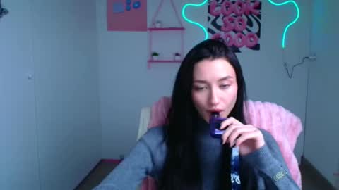 Snapshot of tayavibe chatting on 11-19-25, 06:35 Taya online show from 11-19-25, 06:35