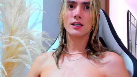 tayler_swift1 online show from 10-13-25, 02:50