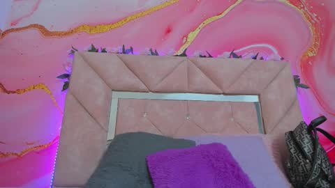 Snapshot of taylor__cooper_ chatting on 11-19-25, 06:30 Sarah online show from 11-19-25, 06:30