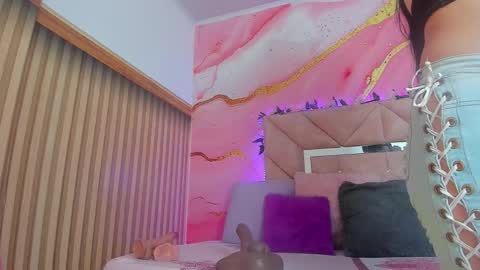 Snapshot of taylor__cooper_ chatting on 12-01-25, 06:24 Sarah online show from 12-01-25, 06:24