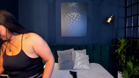 Snapshot of taylor_bennet chatting on 02-12-25, 12:01 Taylor Bennet online show from 02-12-25, 12:01