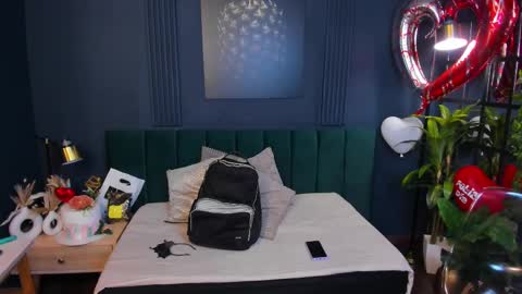 Snapshot of taylor_bennet chatting on 02-19-25, 12:11 Taylor Bennet online show from 02-19-25, 12:11