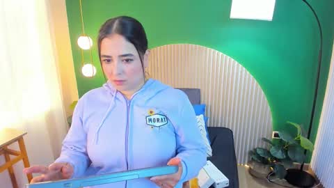 Snapshot of taylor_bennet chatting on 09-26-25, 12:09 Taylor Bennet online show from 09-26-25, 12:09