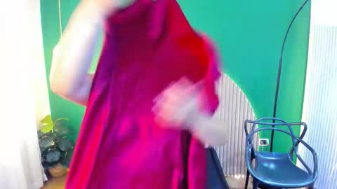 Snapshot of taylor_bennet chatting on 11-15-25, 11:40 Taylor Bennet online show from 11-15-25, 11:40