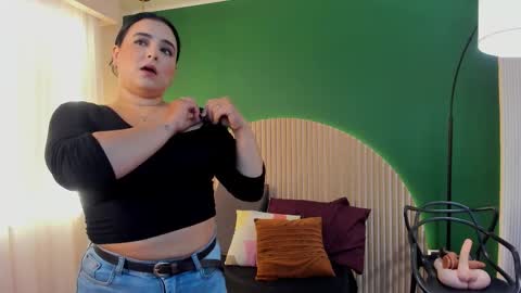 Snapshot of taylor_bennet chatting on 11-16-25, 12:22 Taylor Bennet online show from 11-16-25, 12:22