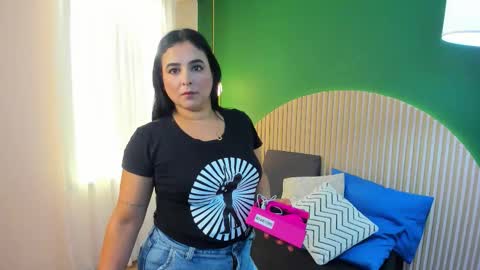 Snapshot of taylor_bennet chatting on 11-20-25, 11:43 Taylor Bennet online show from 11-20-25, 11:43