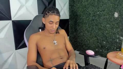 Taylor online show from 04-08-26, 03:28