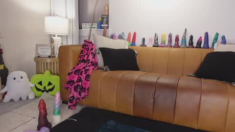 Taylor --  online show from 10-09-25, 10:35