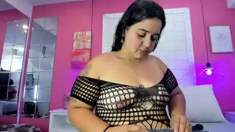 taylor_naomi27 online show from 07-17-26, 12:12
