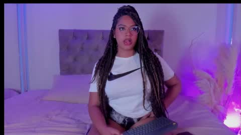 Snapshot of taylor_sexyy chatting on 10-19-25, 04:57 Taylor  online show from 10-19-25, 04:57