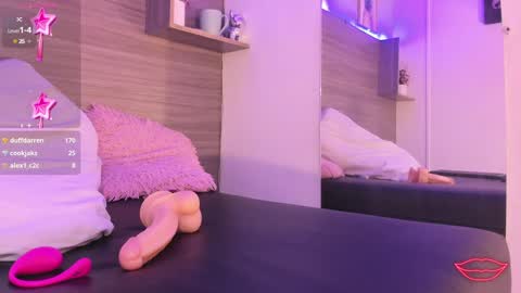 Taylor  online show from 01-22-25, 03:29