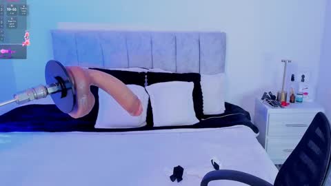 Snapshot of taylormaxwell chatting on 09-09-25, 12:21 Taylor online show from 09-09-25, 12:21