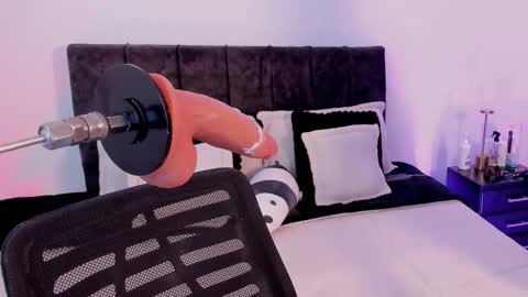 Snapshot of taylormaxwell chatting on 12-01-25, 09:20 Taylor online show from 12-01-25, 09:20