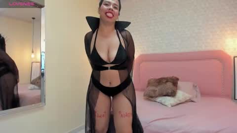 Snapshot of taylormeller chatting on 11-01-25, 03:52 TAYLOR online show from 11-01-25, 03:52