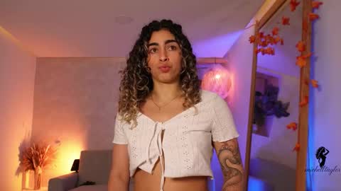 Snapshot of taylormich1 chatting on 10-27-25, 10:25 taylormichell online show from 10-27-25, 10:25