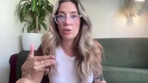 Taylor online show from 10-08-25, 01:14