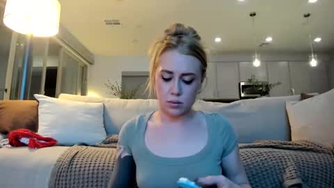 Taylor Rae online show from 02-06-26, 03:22