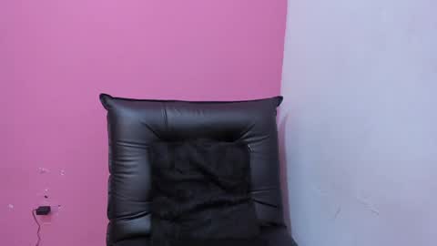 Snapshot of taysonysasha chatting on 01-24-25, 10:30 ask for cum online show from 01-24-25, 10:30