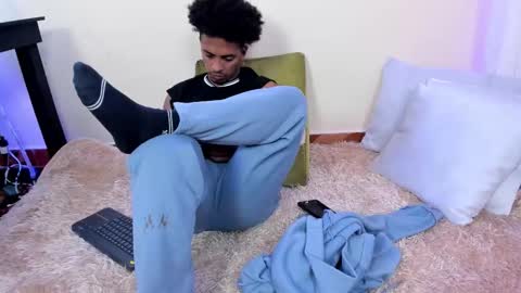 Snapshot of taysonysasha chatting on 09-20-25, 10:33 ask for cum online show from 09-20-25, 10:33