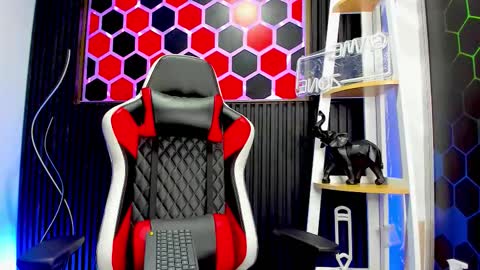 Snapshot of tayzon_foxxx chatting on 03-23-26, 08:13 Sofia online show from 03-23-26, 08:13
